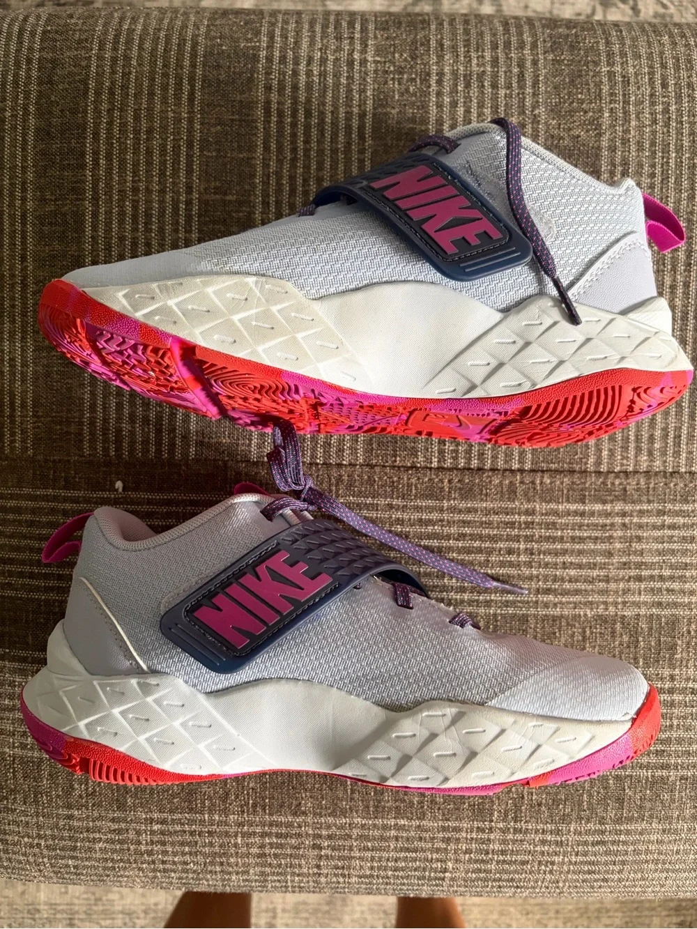 EUC girls basketball shoes 4.5Y